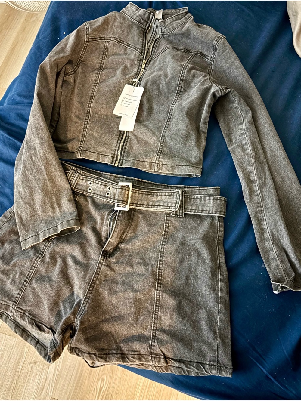 NATRUNSOO
Gray Washed Denim Shorts Set - Picture 2 of 5